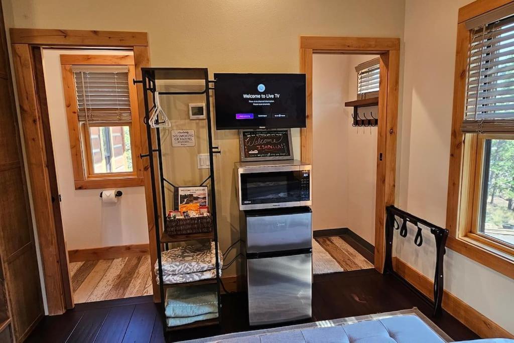 Beautiful Riverfront Near Mt Bachelor With Hot Tub Bend Exterior photo