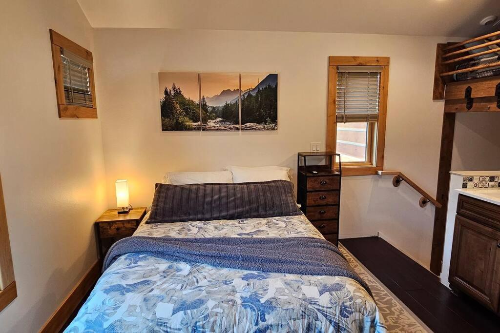 Beautiful Riverfront Near Mt Bachelor With Hot Tub Bend Exterior photo