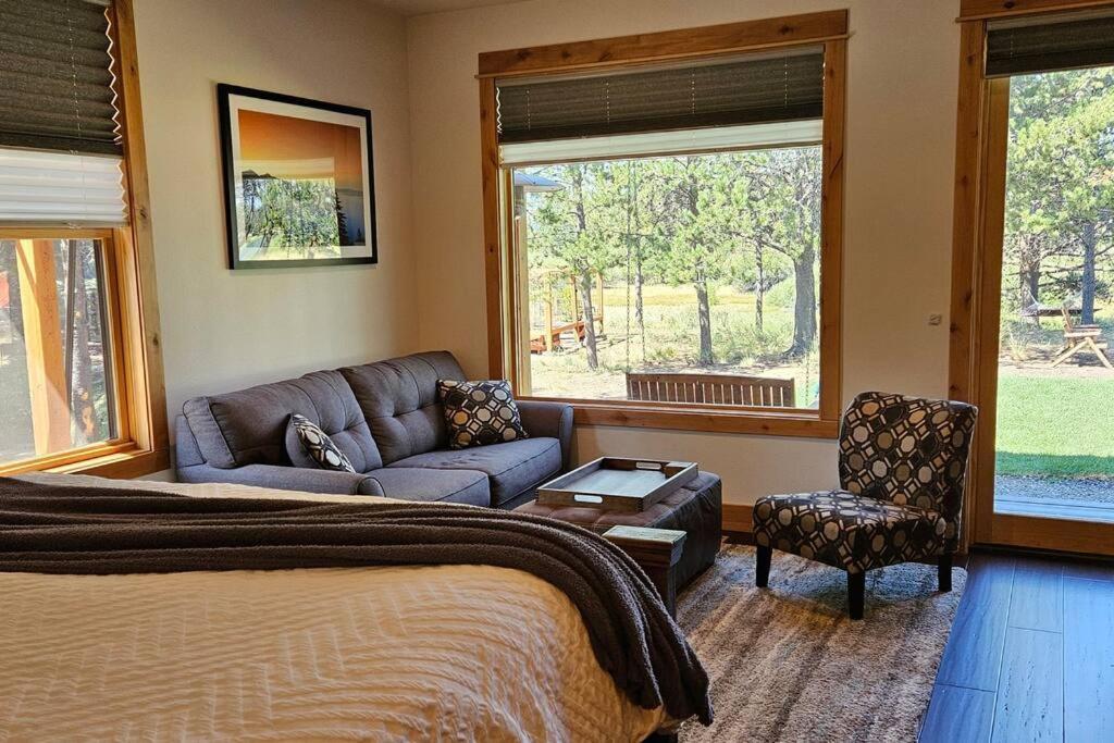 Beautiful Riverfront Near Mt Bachelor With Hot Tub Bend Exterior photo
