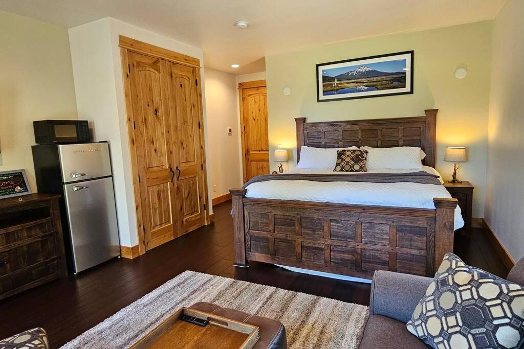 Beautiful Riverfront Near Mt Bachelor With Hot Tub Bend Exterior photo