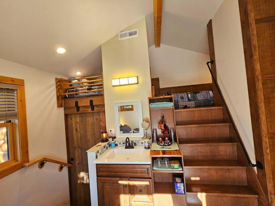 Beautiful Riverfront Near Mt Bachelor With Hot Tub Bend Exterior photo