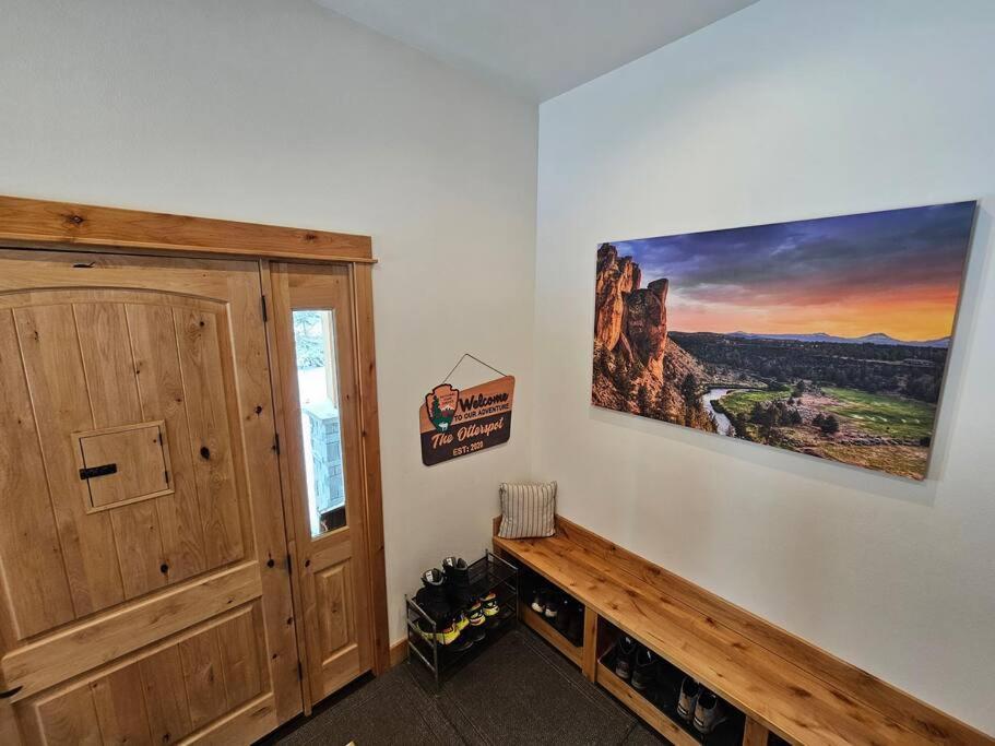 Beautiful Riverfront Near Mt Bachelor With Hot Tub Bend Exterior photo
