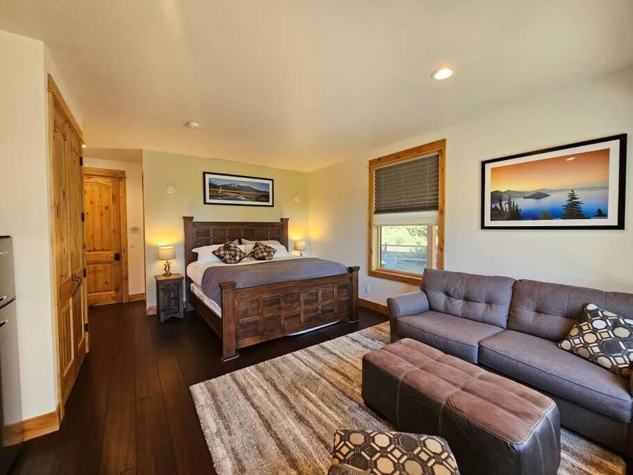 Beautiful Riverfront Near Mt Bachelor With Hot Tub Bend Exterior photo