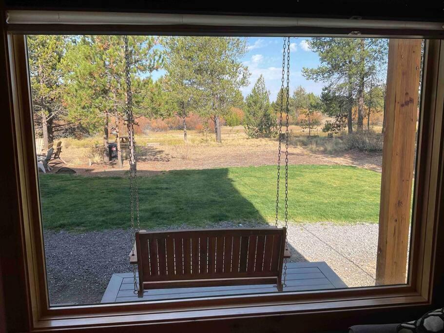 Beautiful Riverfront Near Mt Bachelor With Hot Tub Bend Exterior photo